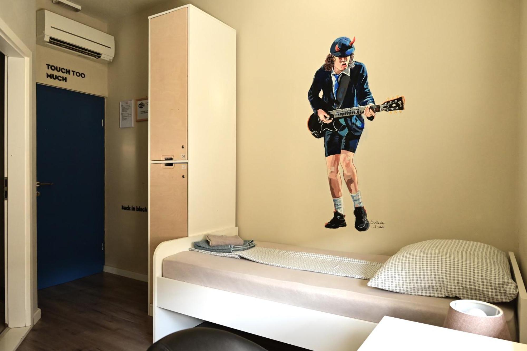 Zweibettzimmer mit Bad