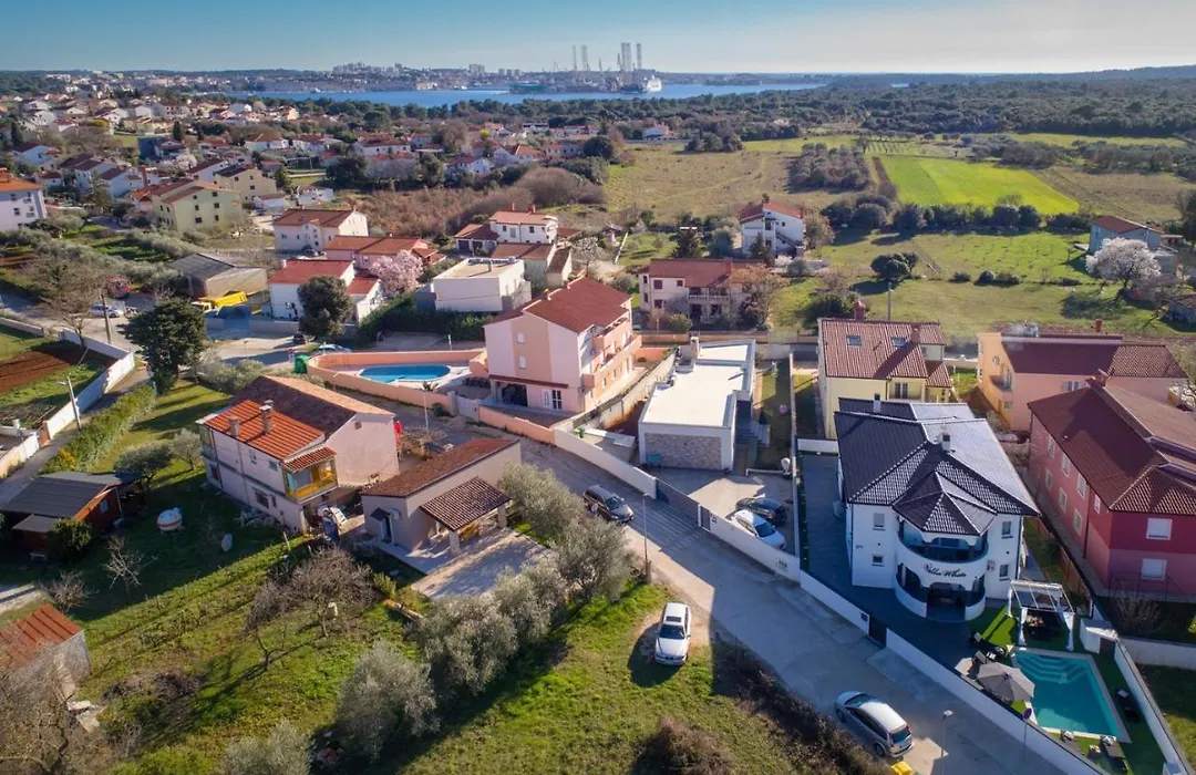 Complex Villa White-1