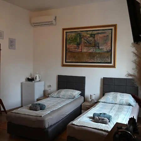 Ivana Rooms-2